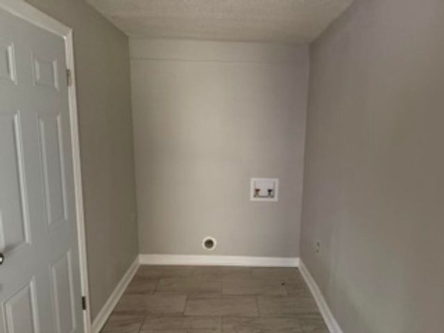 560 W PEEBLES RD, Memphis, TN 38109
