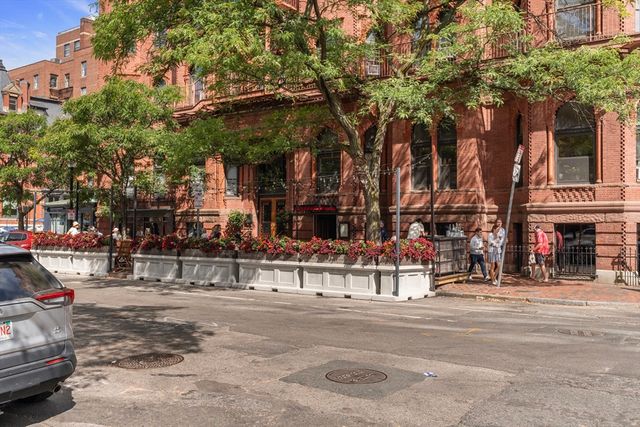 271 Dartmouth St 5H, Boston, MA 02116