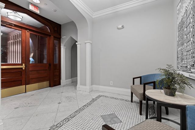 271 Dartmouth St 5H, Boston, MA 02116