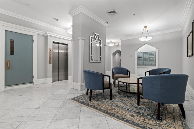 271 Dartmouth St 5H, Boston, MA 02116