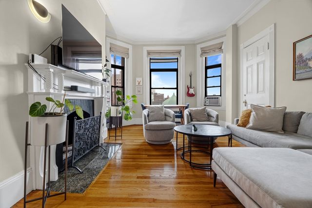 271 Dartmouth St 5H, Boston, MA 02116