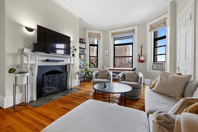 271 Dartmouth St 5H, Boston, MA 02116