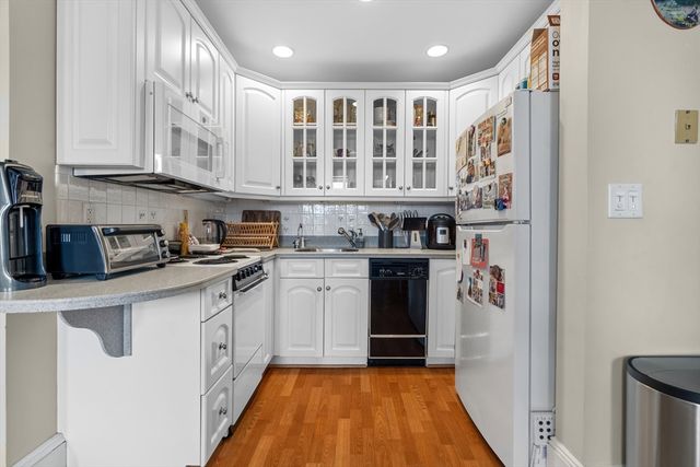 271 Dartmouth St 5H, Boston, MA 02116