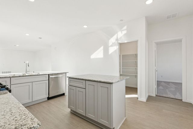 602 Amber Falls Drive, Montgomery, TX 77356