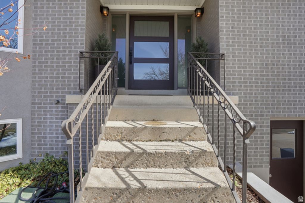 Image 3 of property listing at 4585 S IDLEWILD RD, Salt Lake City, UT 84124