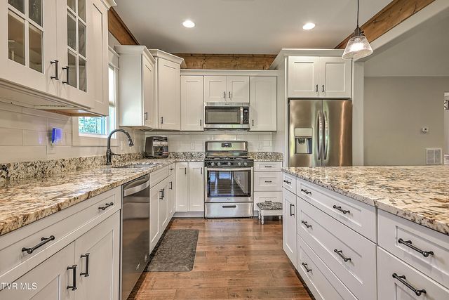 336 Loafers Glory View, Gray, TN 37615