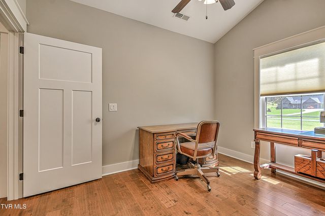 336 Loafers Glory View, Gray, TN 37615