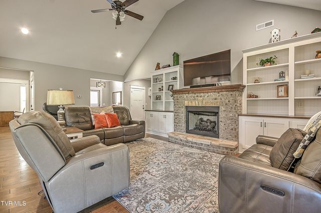 336 Loafers Glory View, Gray, TN 37615