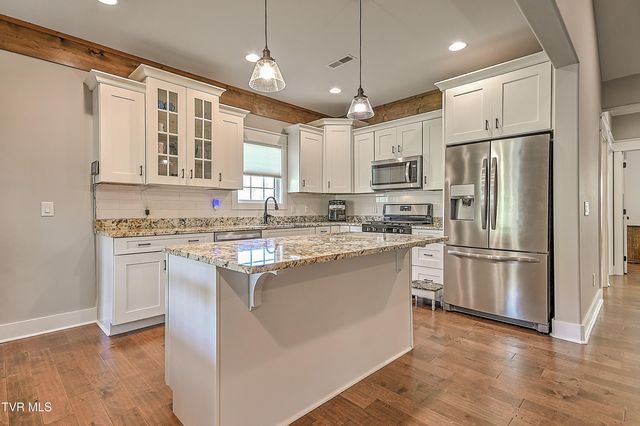 336 Loafers Glory View, Gray, TN 37615