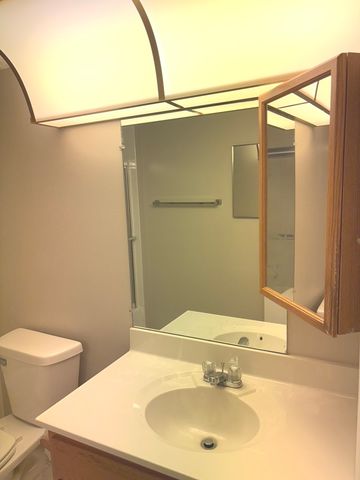 920 Vose Drive 304, Gurnee, IL 60031