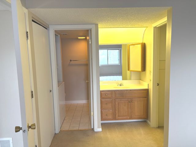 920 Vose Drive 304, Gurnee, IL 60031