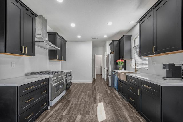 6602 E Lowe Avenue, Fresno, CA 93727