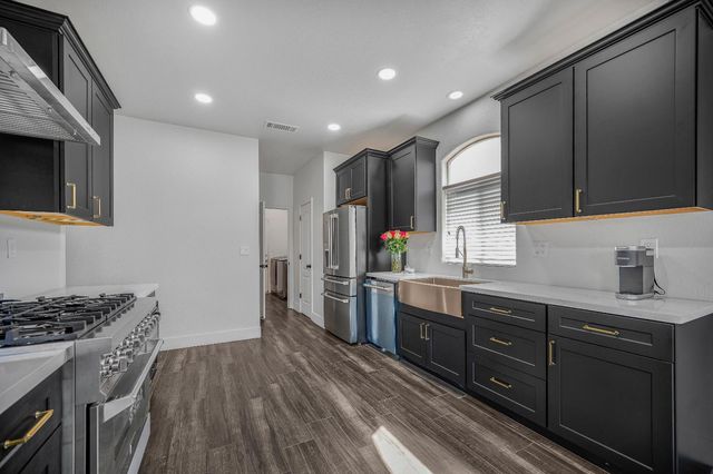 6602 E Lowe Avenue, Fresno, CA 93727
