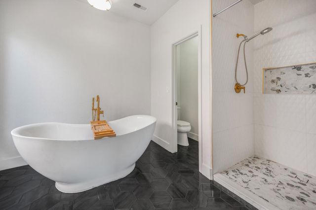 6602 E Lowe Avenue, Fresno, CA 93727