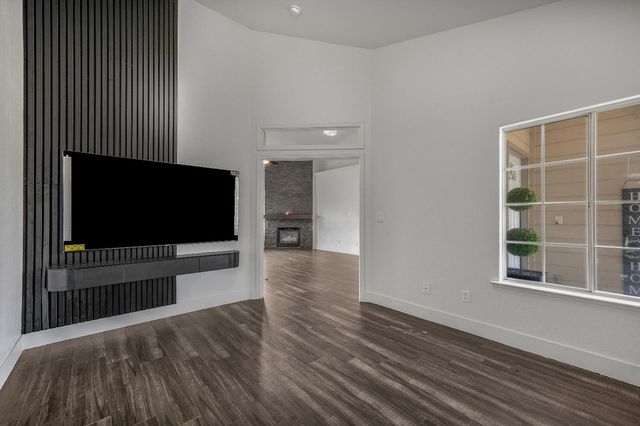 6602 E Lowe Avenue, Fresno, CA 93727