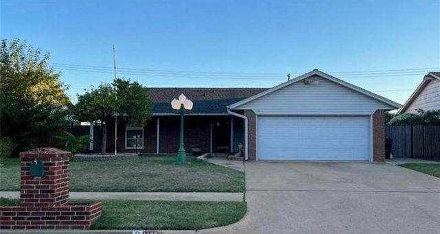 1132 NW 6th Place, Moore, OK 73170
