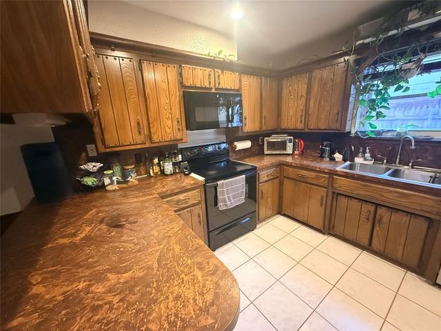 1132 NW 6th Place, Moore, OK 73170