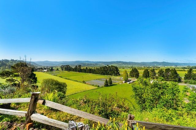 1514 Crest Drive 2, Fortuna, CA 95540