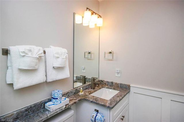 827 E Gulf DR D3, Sanibel, FL 33957