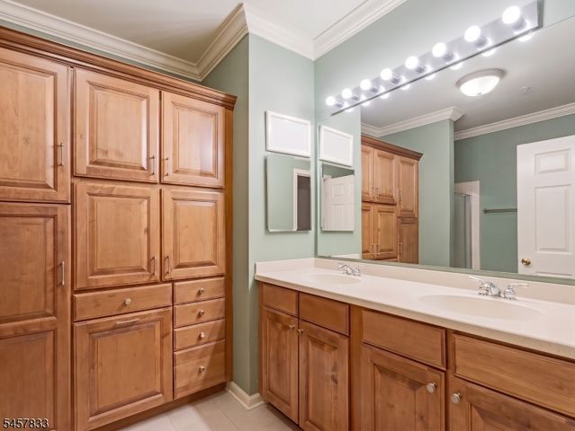 9 Goffle Brook Ct, Hawthorne Boro, NJ 07506