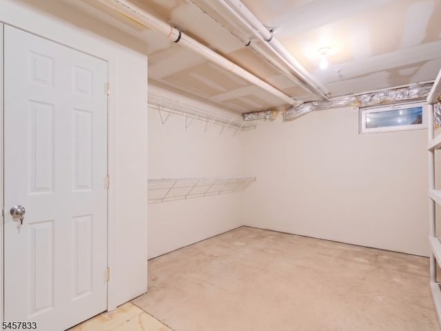 9 Goffle Brook Ct, Hawthorne Boro, NJ 07506