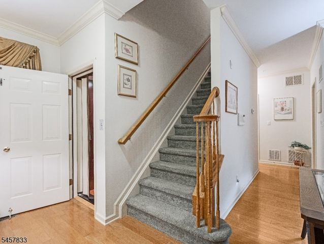 9 Goffle Brook Ct, Hawthorne Boro, NJ 07506