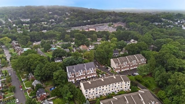9 Goffle Brook Ct, Hawthorne Boro, NJ 07506