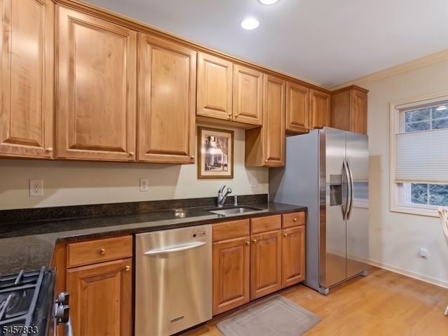 9 Goffle Brook Ct, Hawthorne Boro, NJ 07506