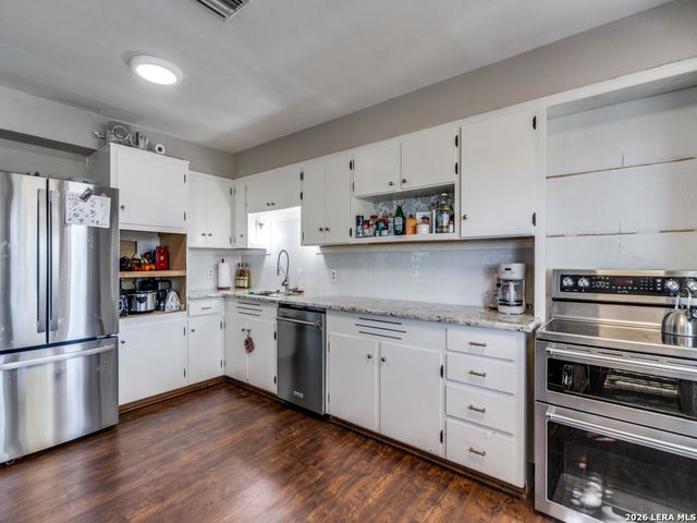 135 WALNUT GROVE RD, Boerne, TX 78006