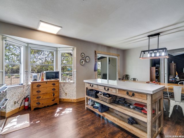 135 WALNUT GROVE RD, Boerne, TX 78006