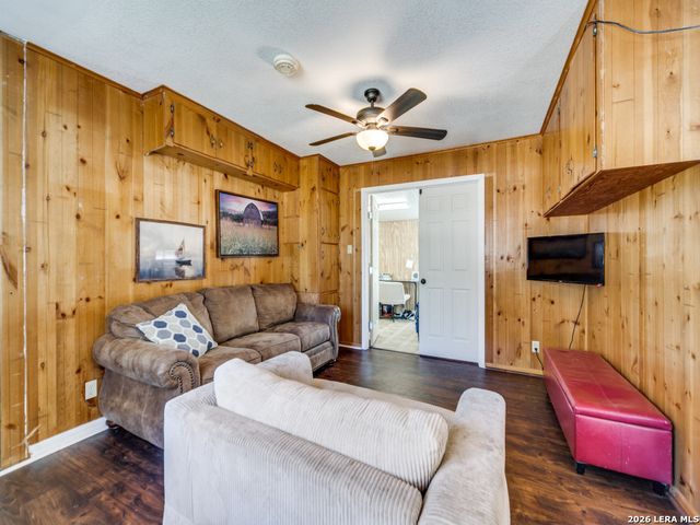 135 WALNUT GROVE RD, Boerne, TX 78006