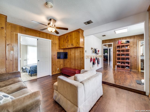 135 WALNUT GROVE RD, Boerne, TX 78006