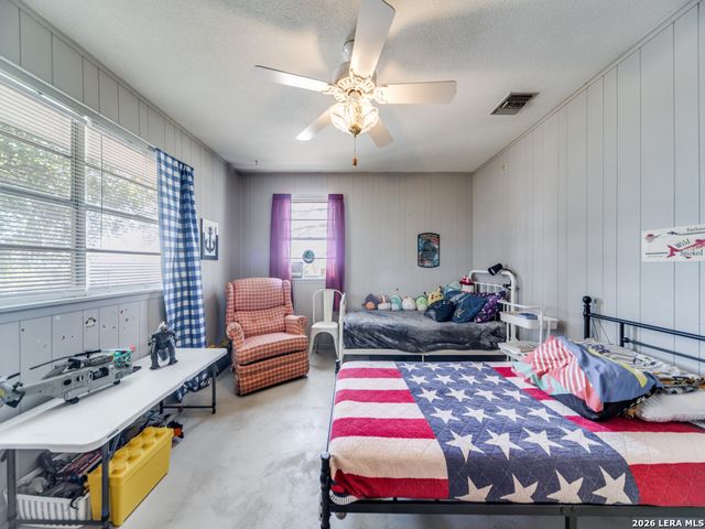 135 WALNUT GROVE RD, Boerne, TX 78006