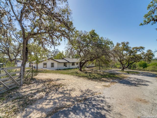 135 WALNUT GROVE RD, Boerne, TX 78006