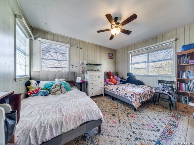 135 WALNUT GROVE RD, Boerne, TX 78006