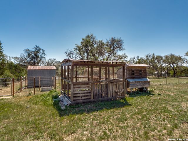 135 WALNUT GROVE RD, Boerne, TX 78006