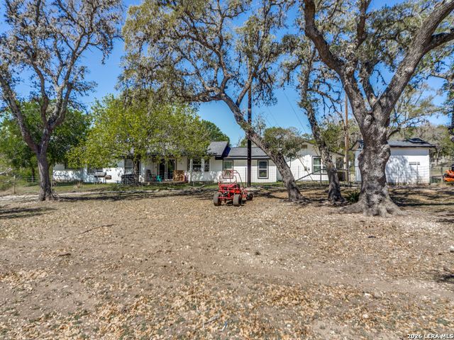 135 WALNUT GROVE RD, Boerne, TX 78006