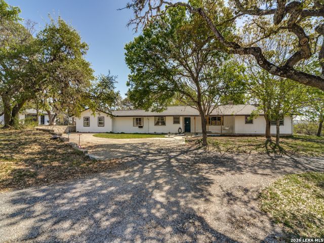 135 WALNUT GROVE RD, Boerne, TX 78006