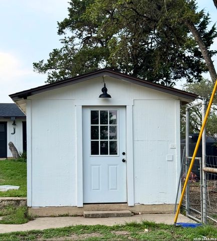 135 WALNUT GROVE RD, Boerne, TX 78006