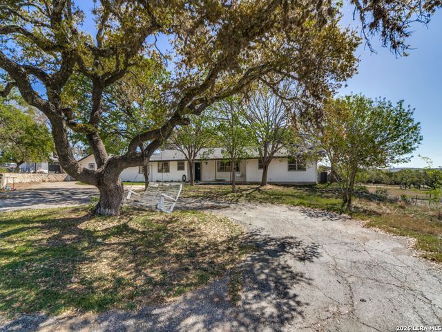 135 WALNUT GROVE RD, Boerne, TX 78006
