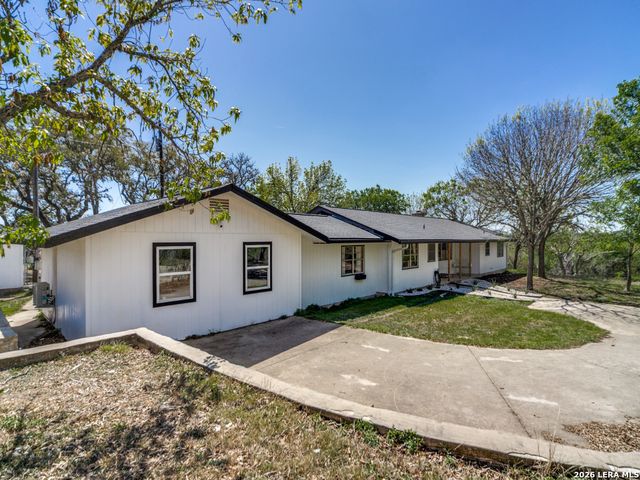 135 WALNUT GROVE RD, Boerne, TX 78006