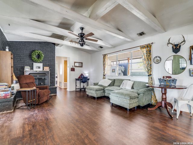 135 WALNUT GROVE RD, Boerne, TX 78006