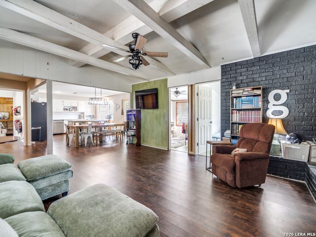 135 WALNUT GROVE RD, Boerne, TX 78006