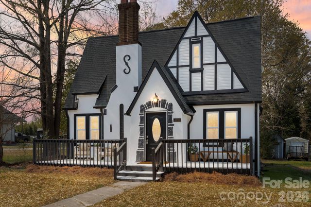 4 Elliott Drive, Thomasville, NC 27360