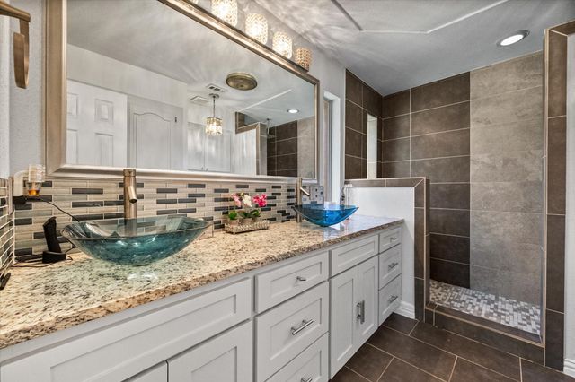 815 Kathrine Court, Cedar Hill, TX 75104