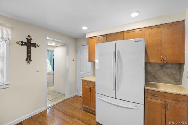 73 Ridgewood Avenue, Selden, NY 11784
