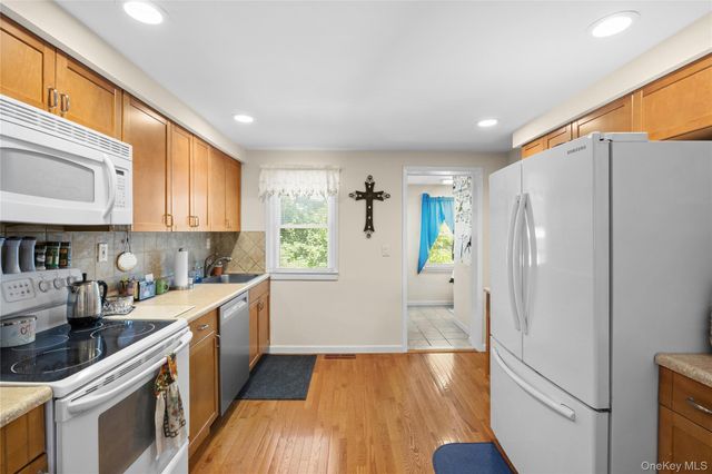 73 Ridgewood Avenue, Selden, NY 11784