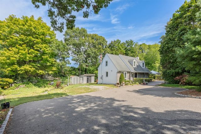 73 Ridgewood Avenue, Selden, NY 11784