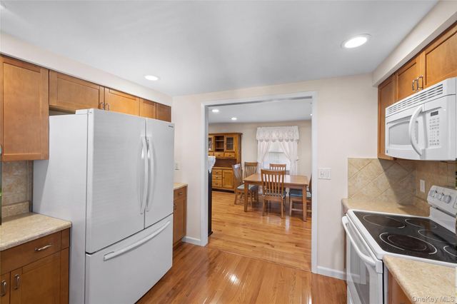 73 Ridgewood Avenue, Selden, NY 11784