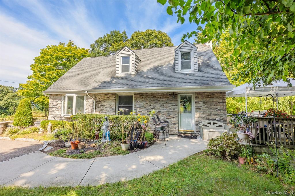 73 Ridgewood Avenue, Selden, NY 11784